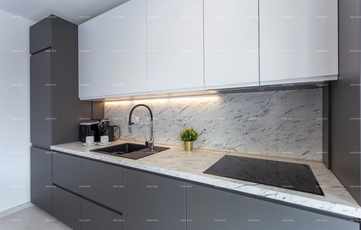 Moderna hiša v Medulinu, 800 m od centra in 150 m od morja – idealna za družino ali naložbo!