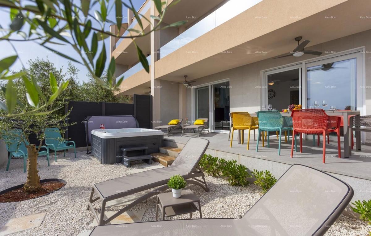 Moderna hiša v Medulinu, 800 m od centra in 150 m od morja – idealna za družino ali naložbo!