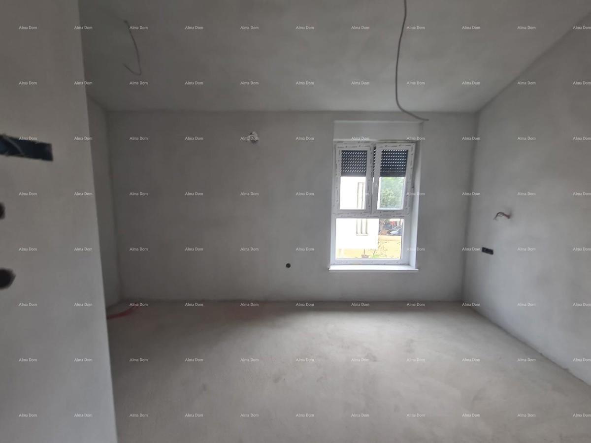 Na prodaju dvoetažni stan s vrtom v Ližnjanu