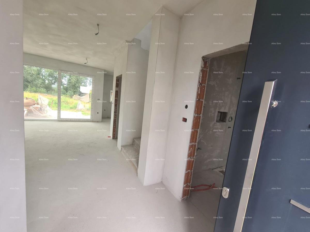 Na prodaju dvoetažni stan s vrtom v Ližnjanu