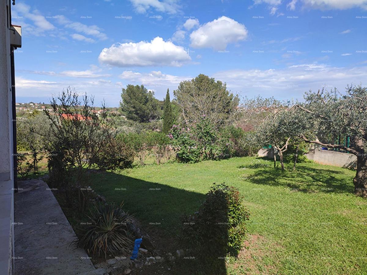 PULA – Škatari, družinska samostojna hiša z veliko parcelo