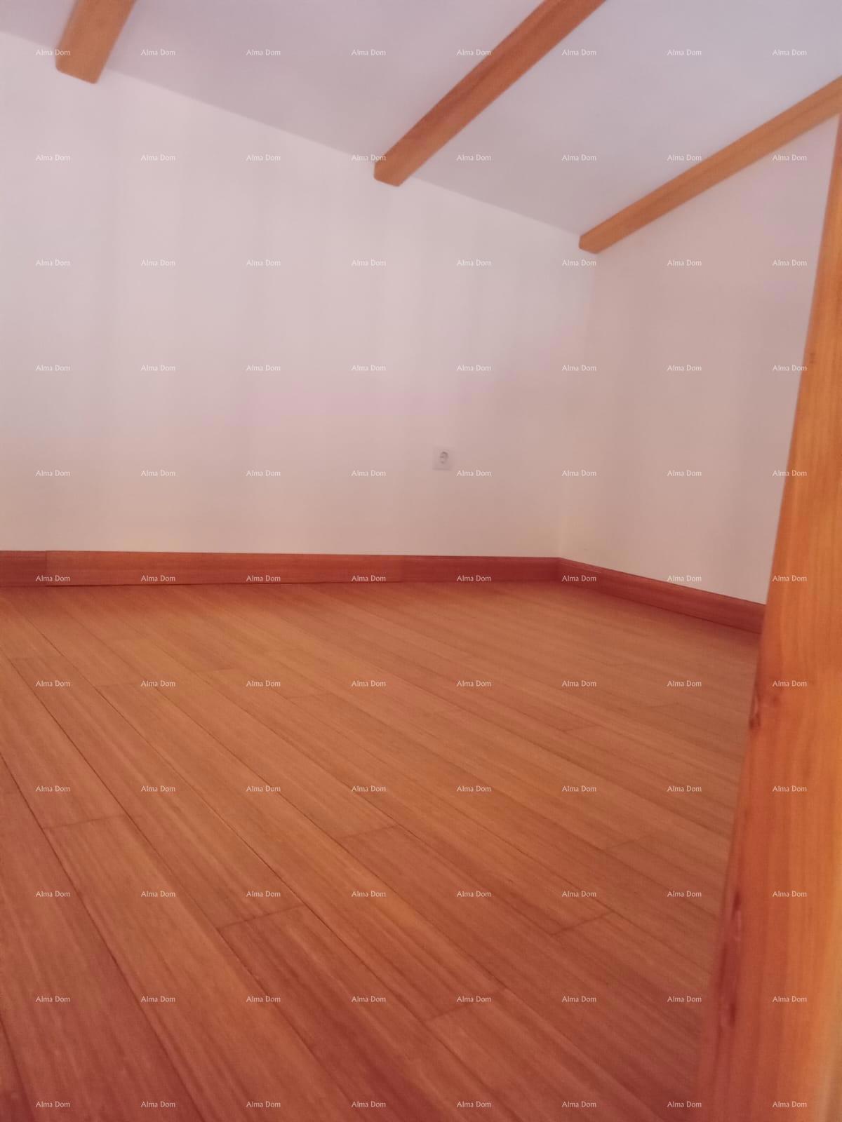 Prodaja velikega, lepo urejenega in popolnoma opremljenega apartmaja, s pogledom na morje, Ližnjan!