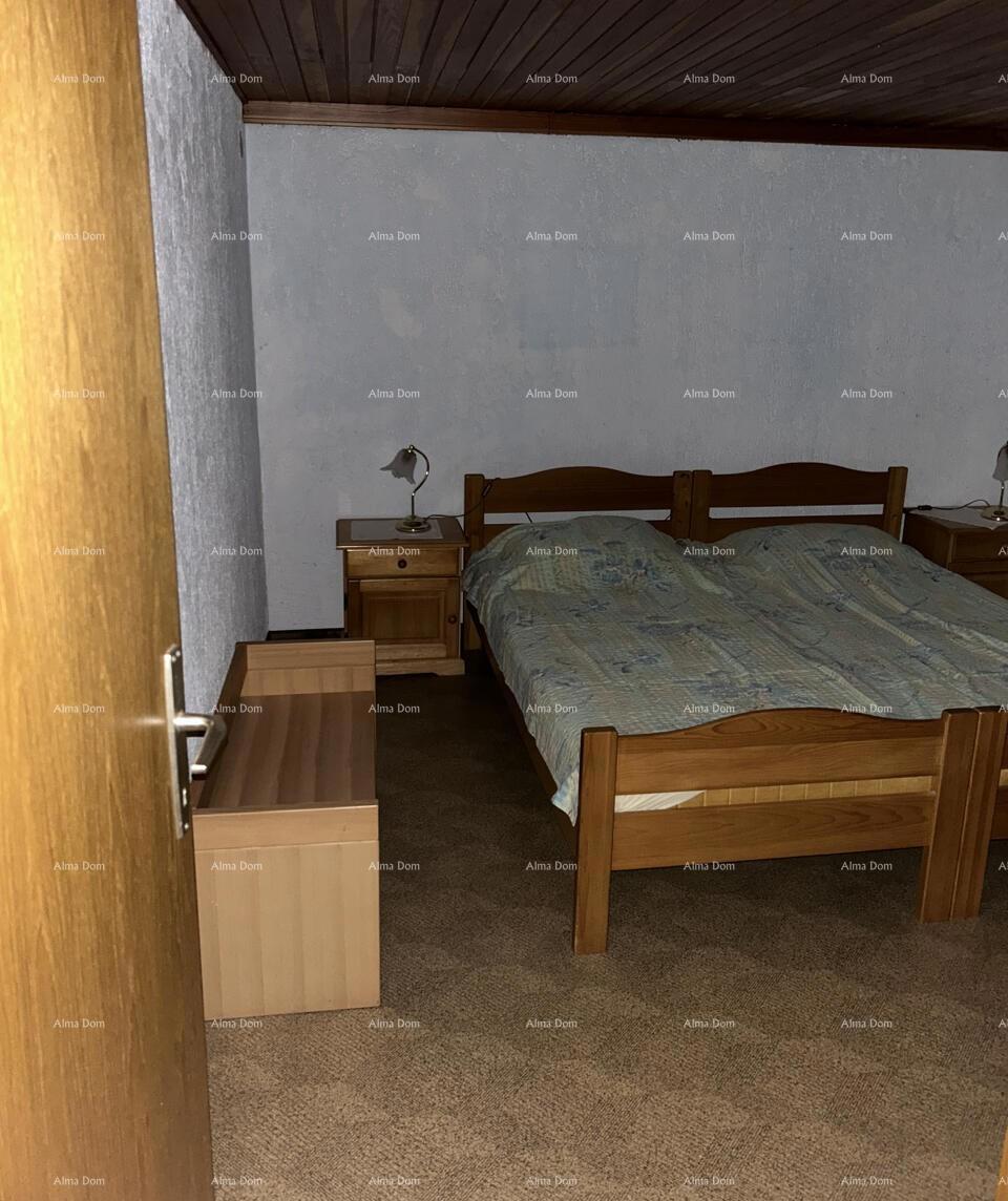 The translation of the title to Slovenian is: "Na prodaj stara kamnita duplex hiša s pogledom na morje."