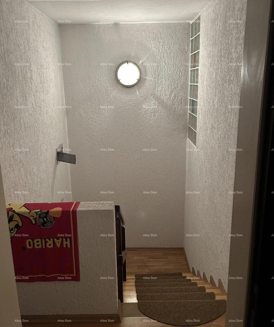 The translation of the title to Slovenian is: "Na prodaj stara kamnita duplex hiša s pogledom na morje."