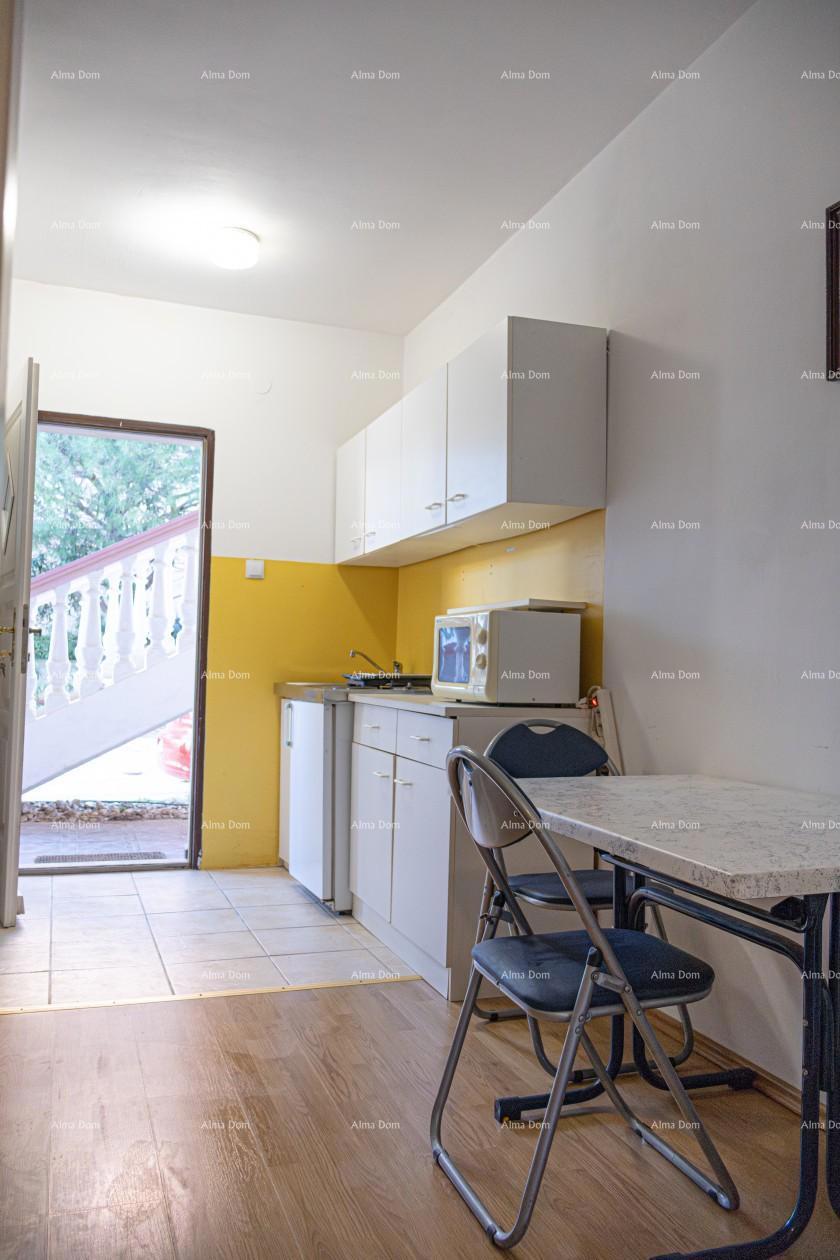 Prizemni apartma z ložo in bazenom. Medulin.