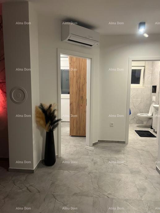 Prodaja - opremljen stan s parkirnim mestom v bližini centra, Pula!