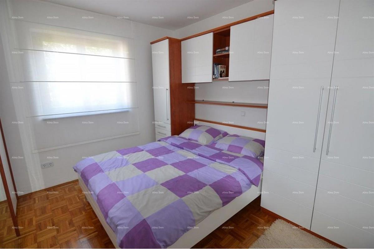 Prostran stan z dvoriščem, Tar