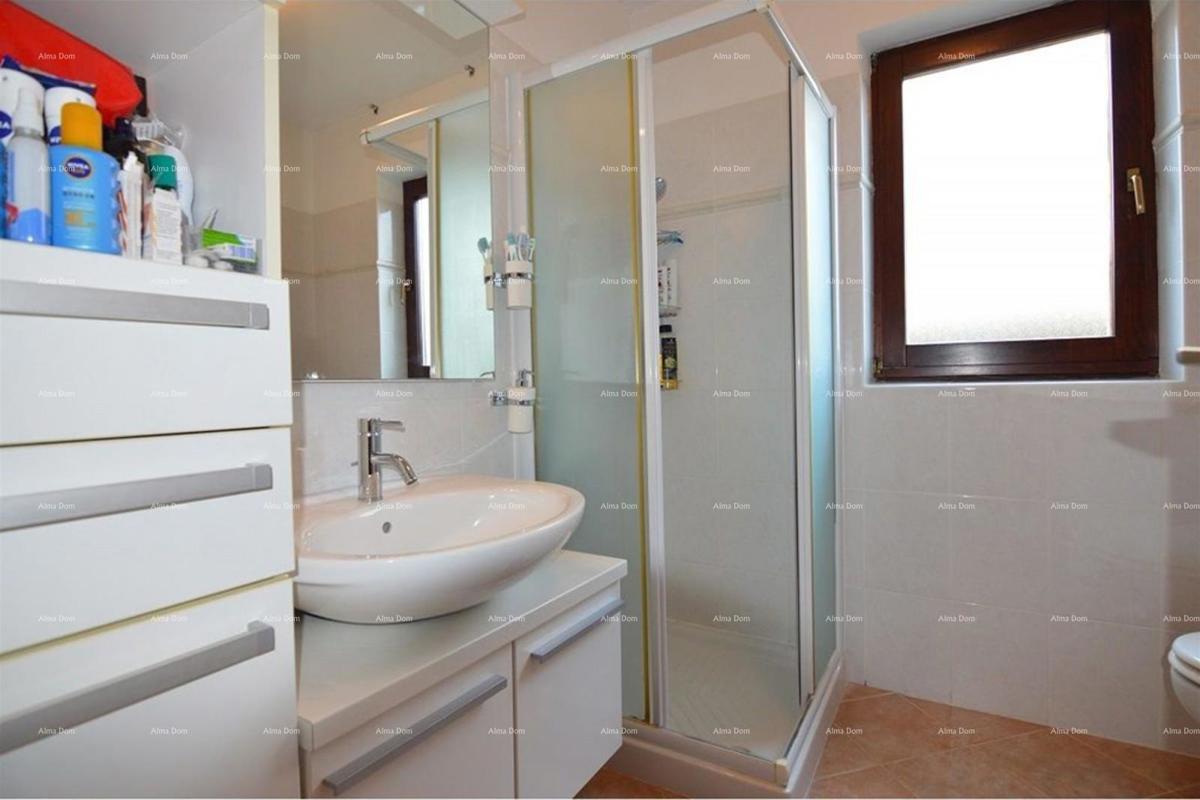 Prostran stan z dvoriščem, Tar