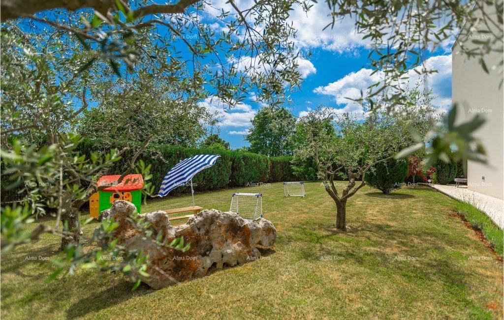 Žminj! Izjemna moderna vila, obkrožena nedotaknjeno naravo.