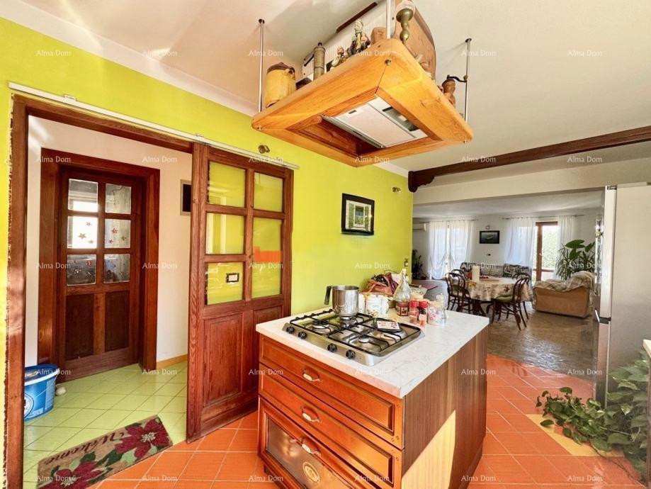 Hiša 246 m² z dvoriščem – Pomer