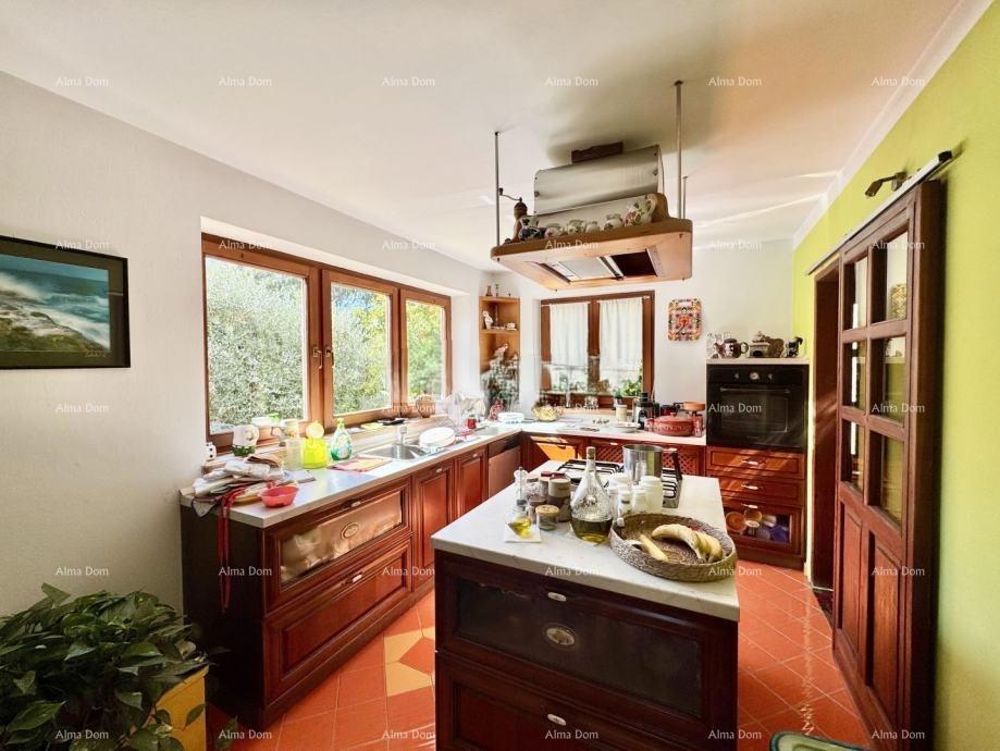 Hiša 246 m² z dvoriščem – Pomer