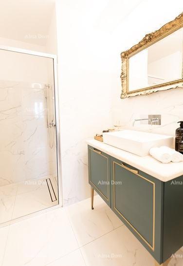 VRSAR – Dva stanovanja v enem, 5 minut od morja!