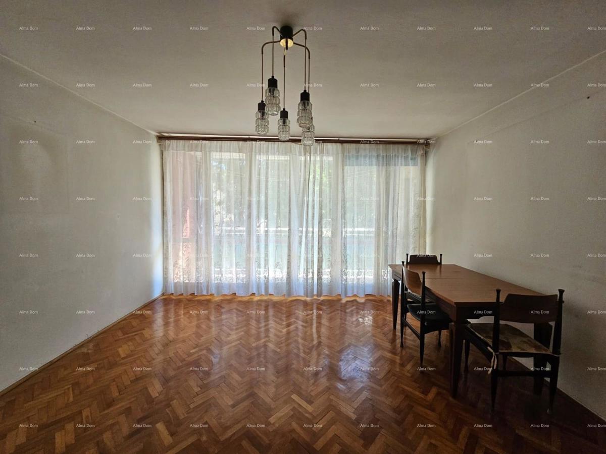 Prodaja - stan s dvema spalnicama na odlični lokaciji, Pula!