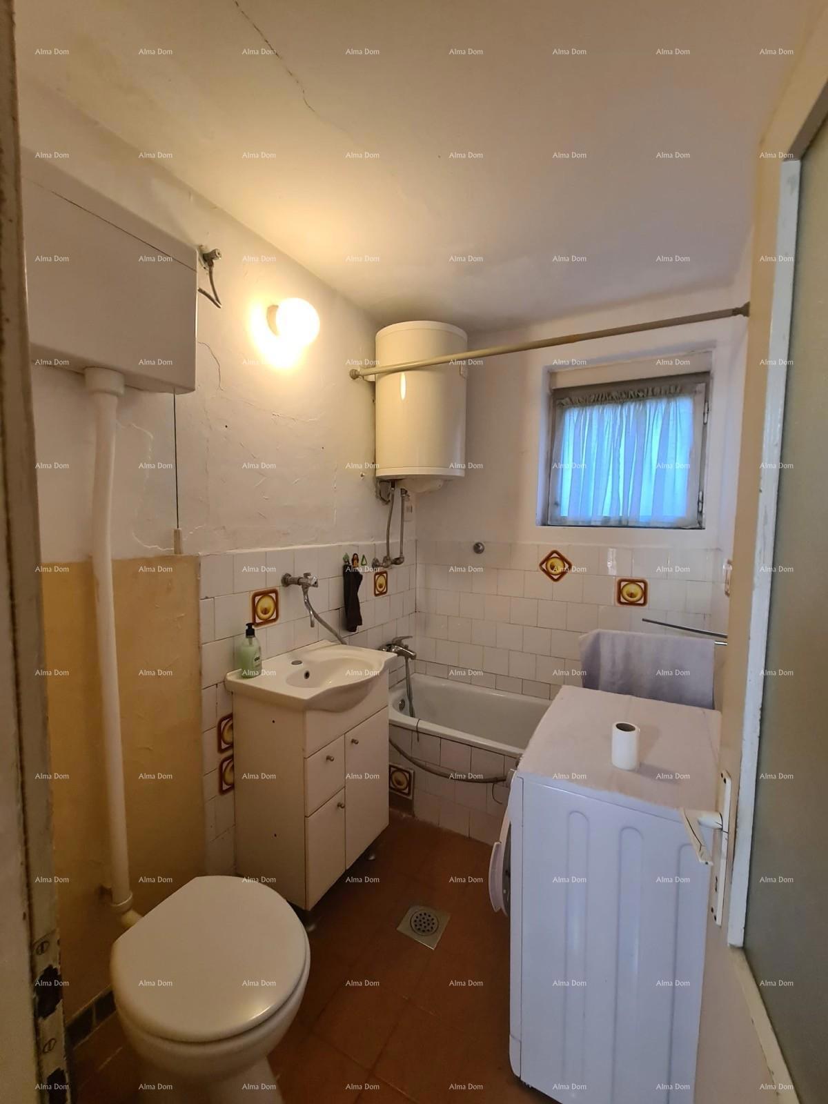 Prodaja - stan s dvema spalnicama na odlični lokaciji, Pula!