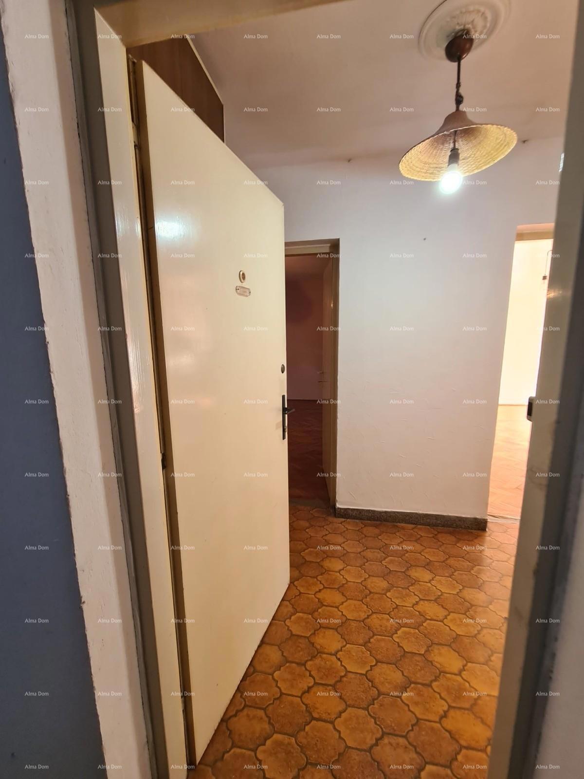 Prodaja - stan s dvema spalnicama na odlični lokaciji, Pula!