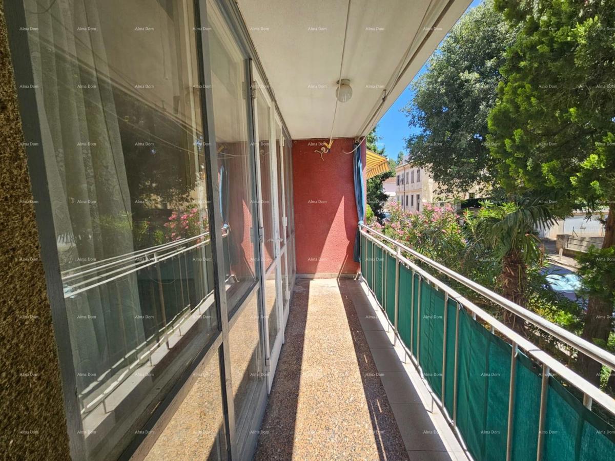 Prodaja - stan s dvema spalnicama na odlični lokaciji, Pula!