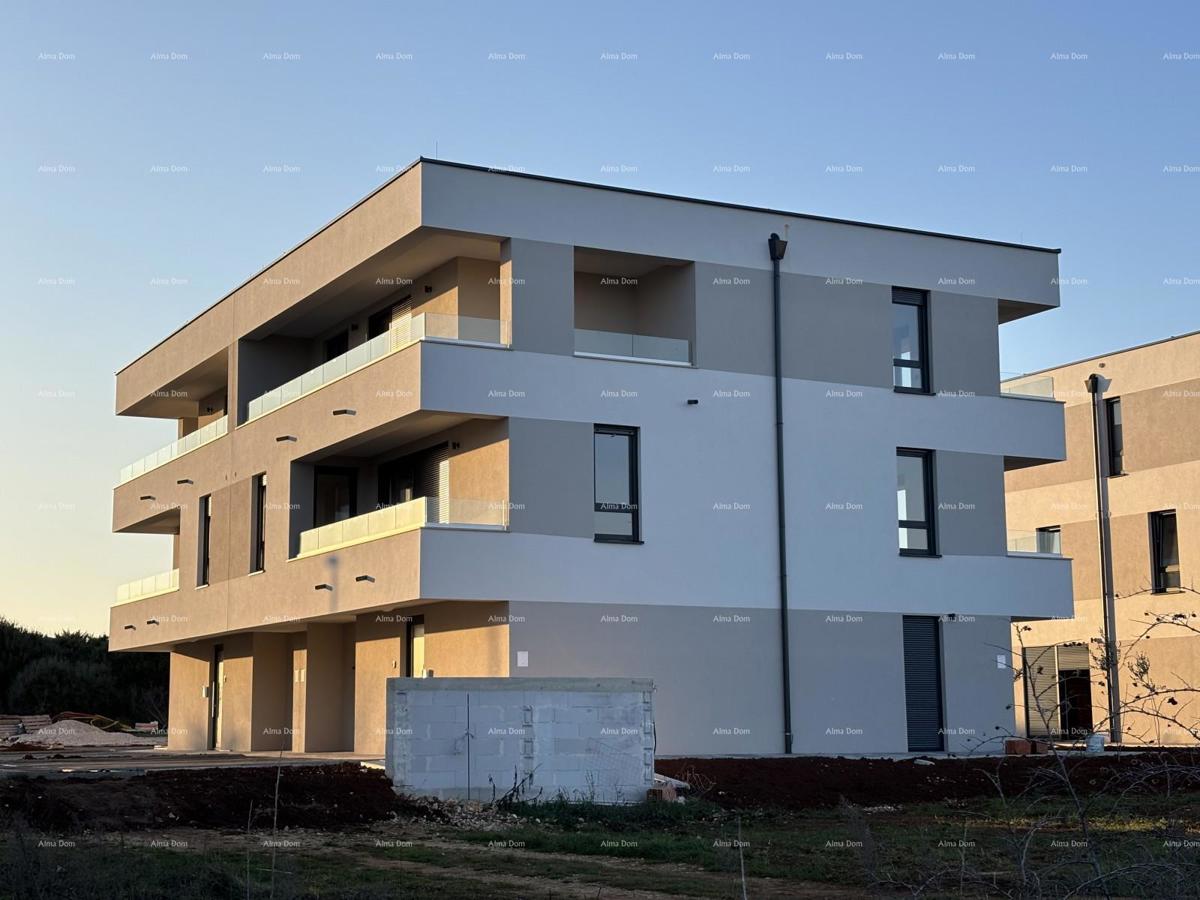 PULA, Valdebek - Pritlično stanovanje naprodaj z vrtom / D1