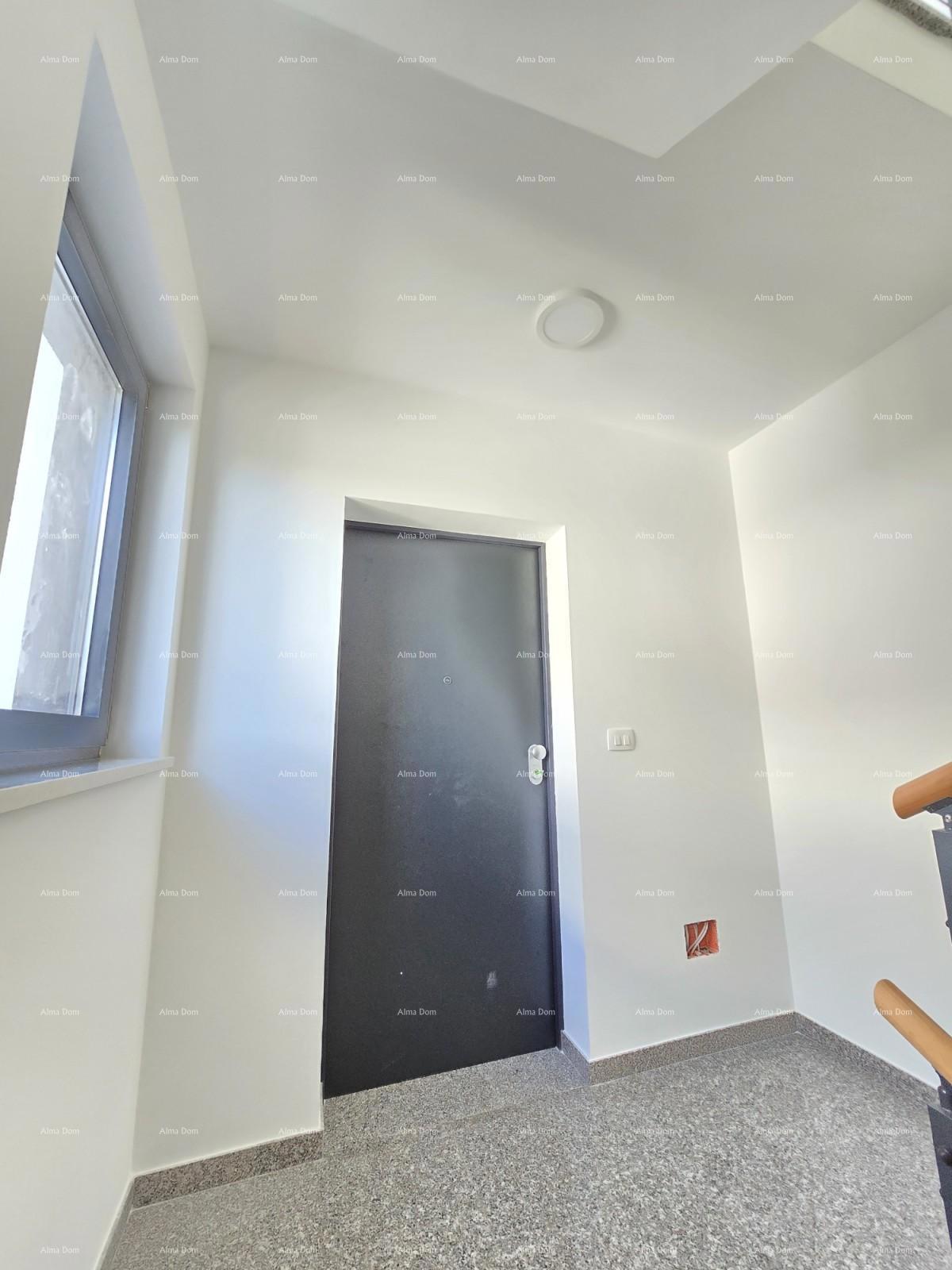 Trosobno stanovanje v 1. nadstropju novogradnje v bližini morja