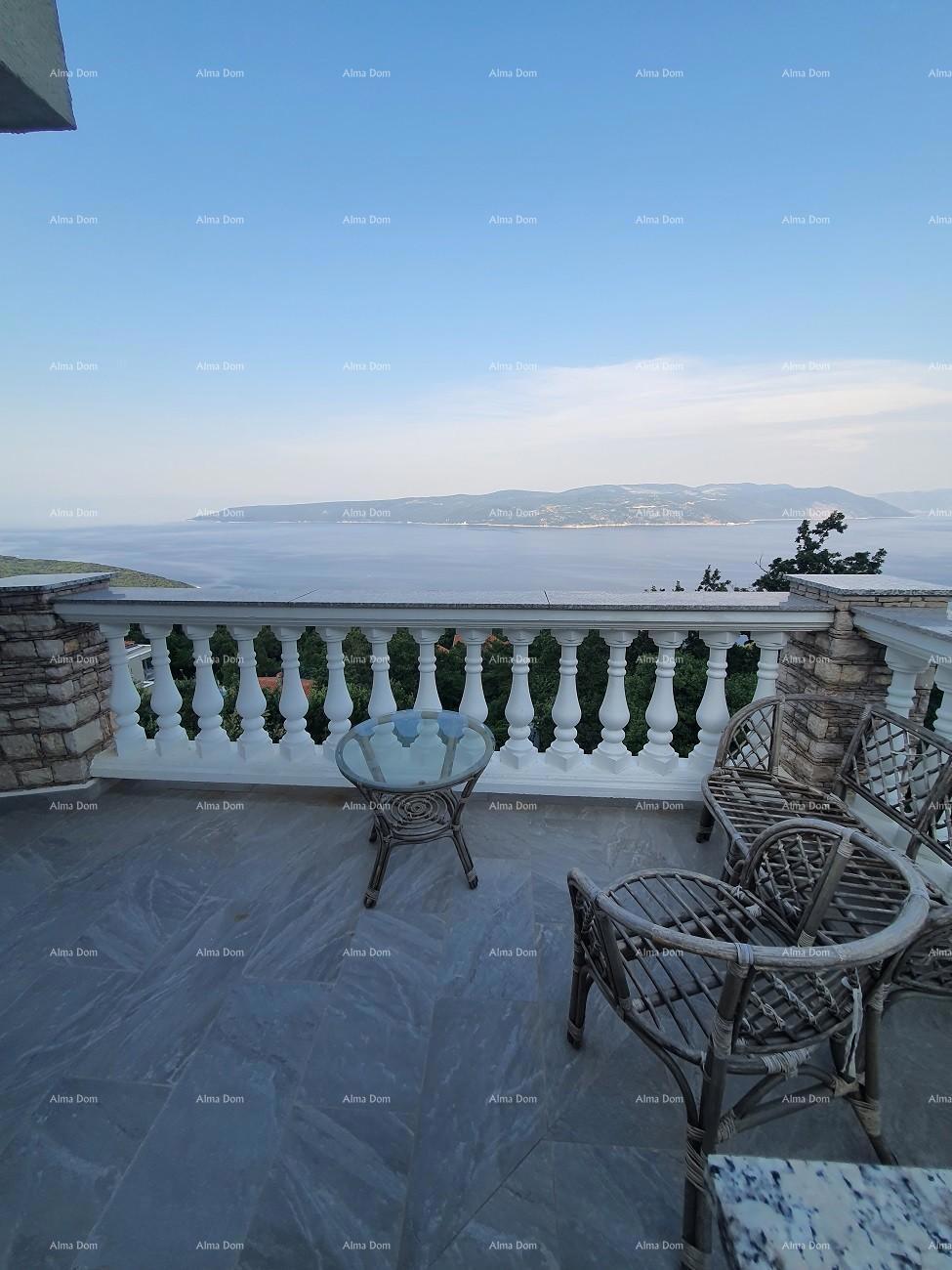 Apartmajska hiša s pogledom na morje