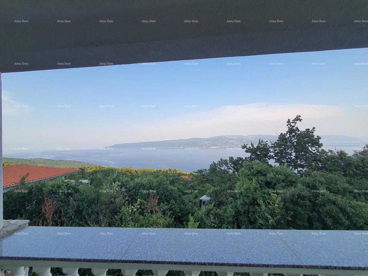 Apartmajska hiša s pogledom na morje