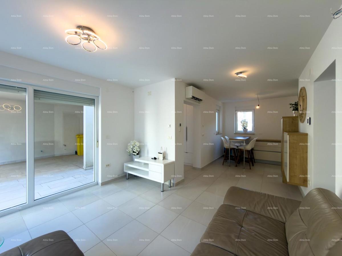 Prodaja atraktivne kuće v Premanturi z razgledom na morje