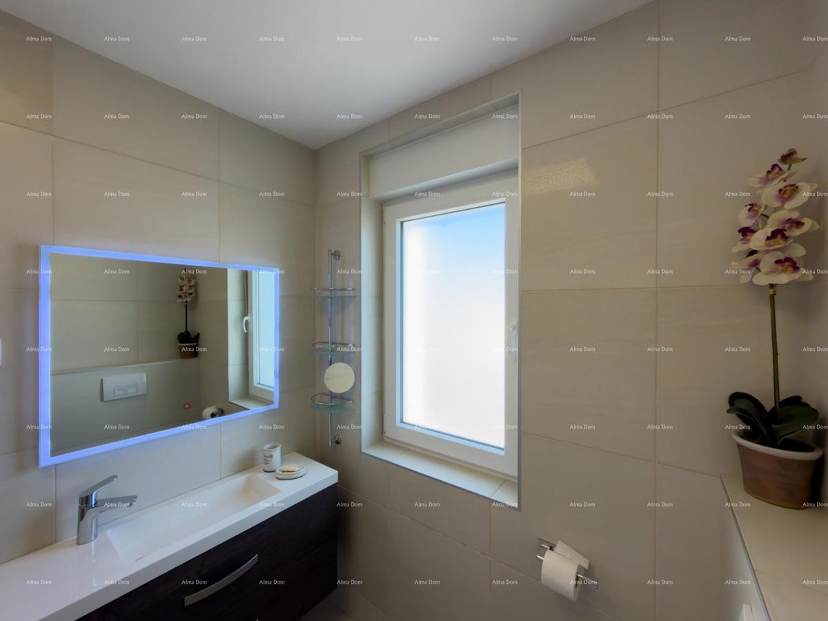 Prodaja atraktivne kuće v Premanturi z razgledom na morje