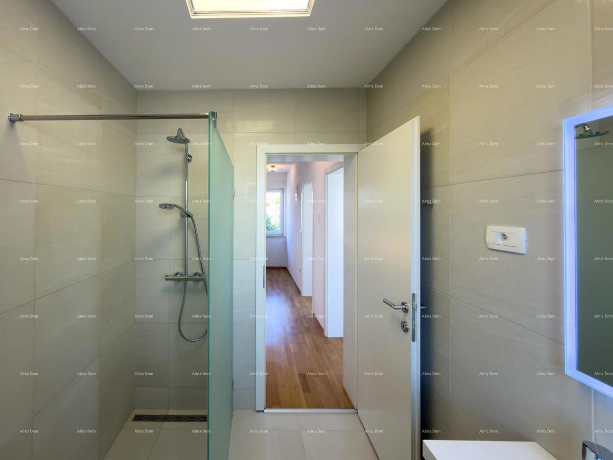 Prodaja atraktivne kuće v Premanturi z razgledom na morje