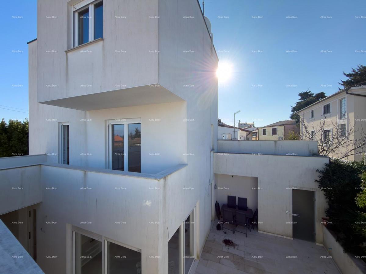 Prodaja atraktivne kuće v Premanturi z razgledom na morje