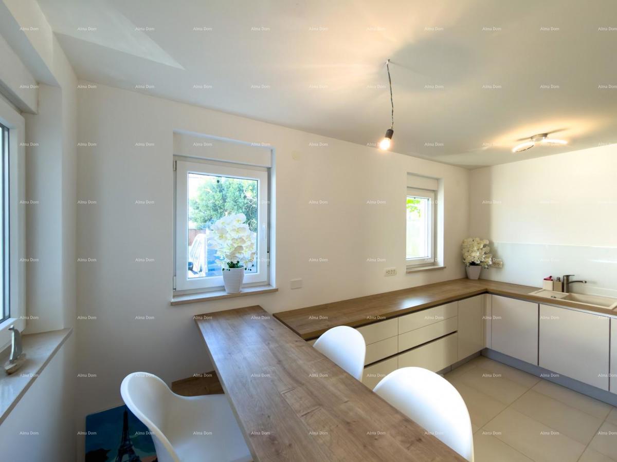 Prodaja atraktivne kuće v Premanturi z razgledom na morje