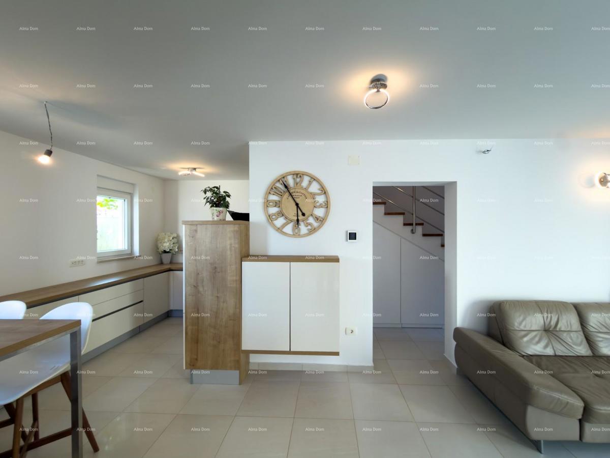 Prodaja atraktivne kuće v Premanturi z razgledom na morje