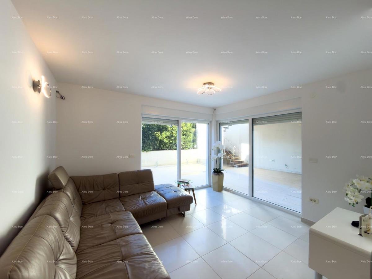 Prodaja atraktivne kuće v Premanturi z razgledom na morje