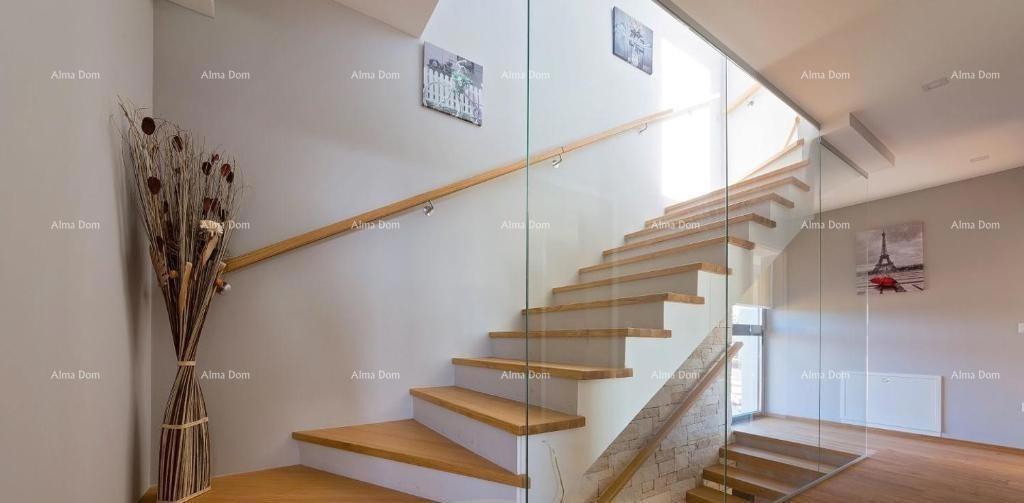 MODERNA LUKSUZNA VILA S BAZENOM 500 m OD MORJA