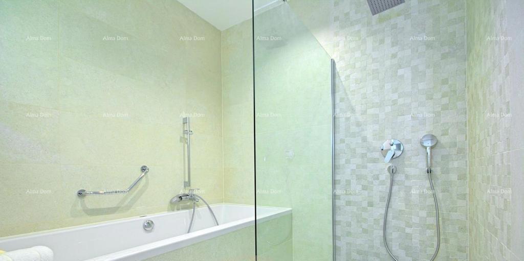 MODERNA LUKSUZNA VILA S BAZENOM 500 m OD MORJA