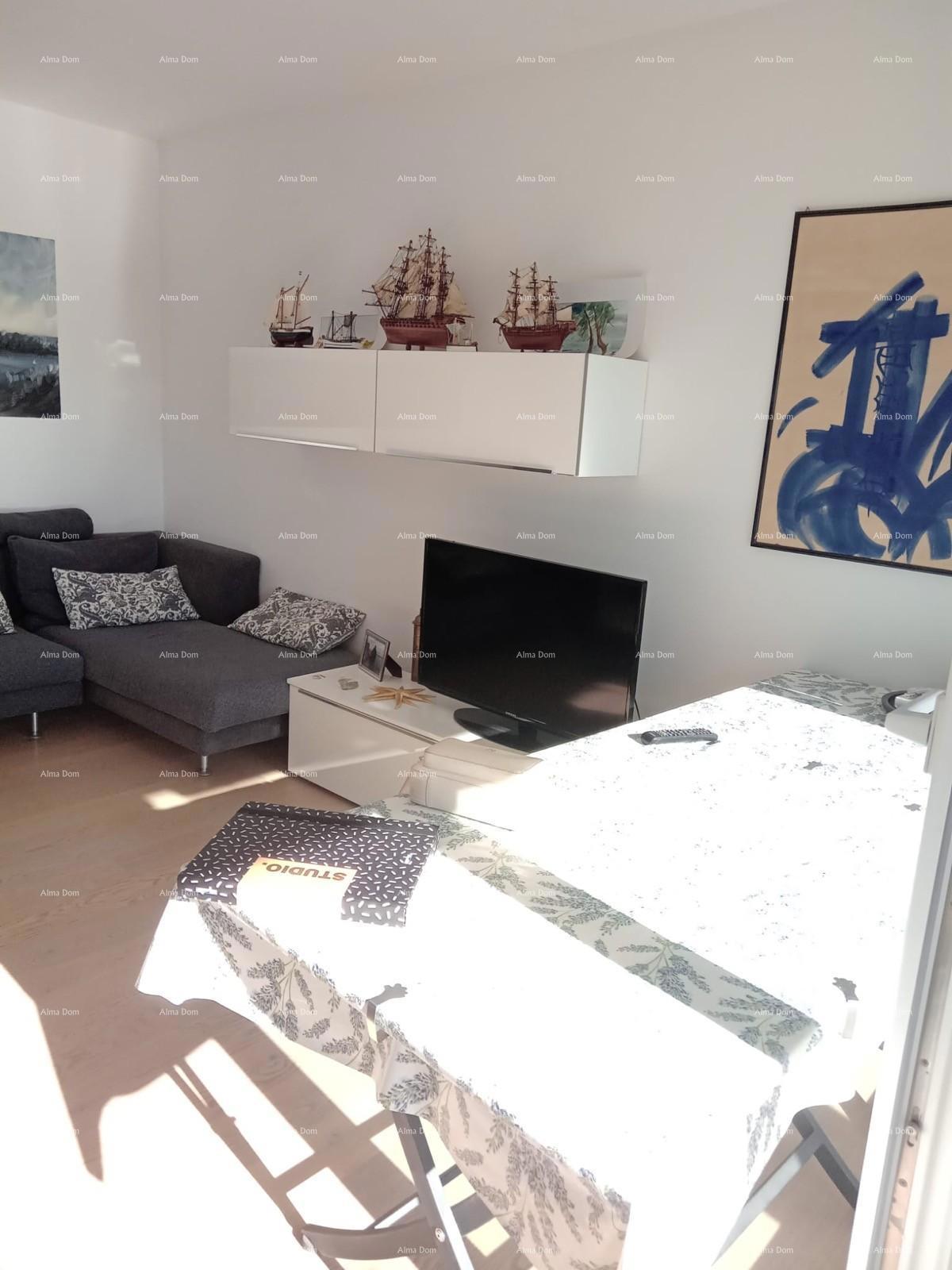 Prodaja - stan s pogledom na more - dve minute do sprehajalne poti Lungomare, Pula!