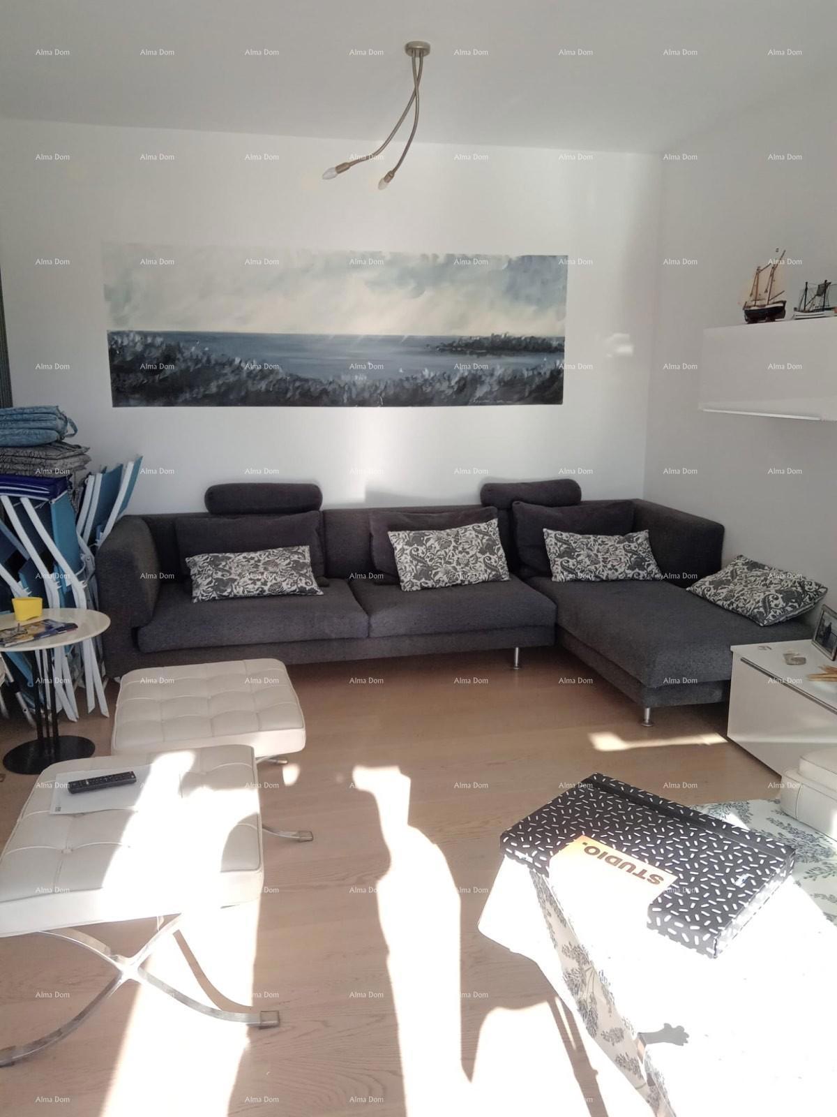 Prodaja - stan s pogledom na more - dve minute do sprehajalne poti Lungomare, Pula!