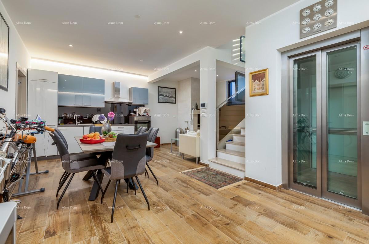 V Fažani z bazenom in jacuzzijem, lift.