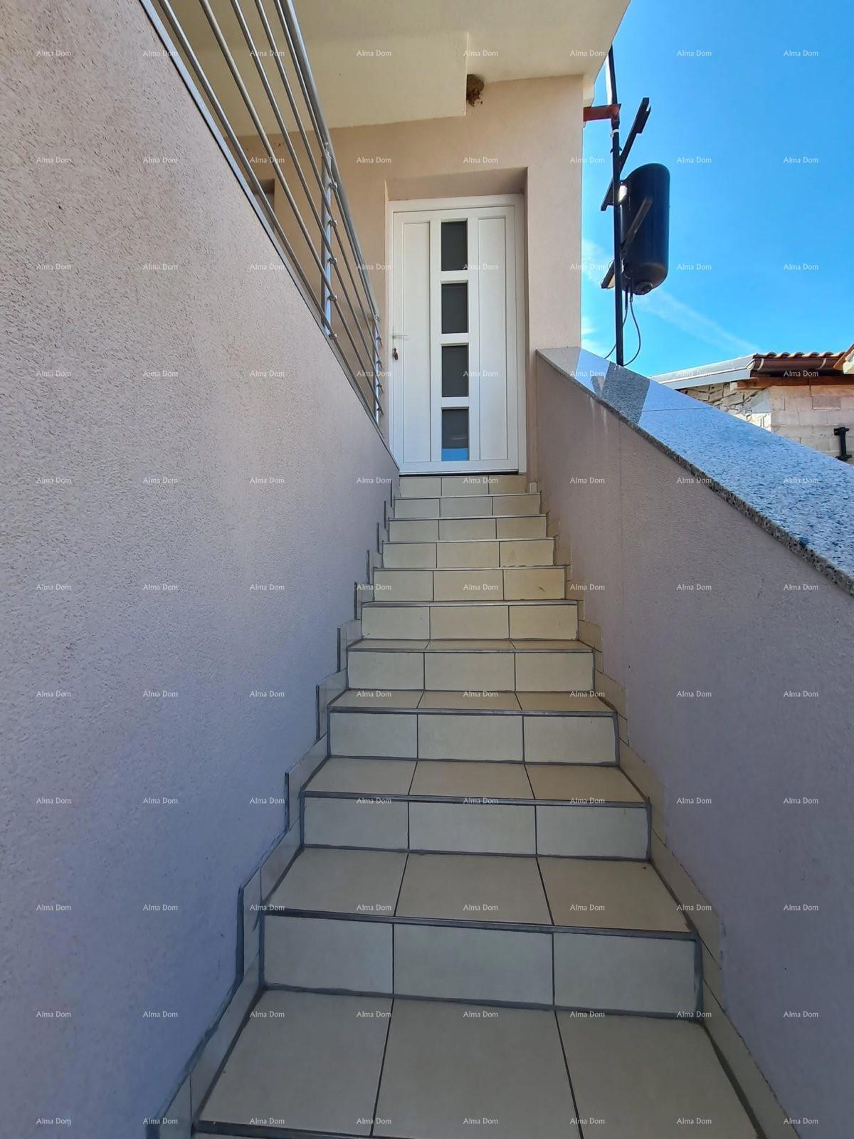 PEROJ, Stan na zgornjem nadstropju, blizu morja