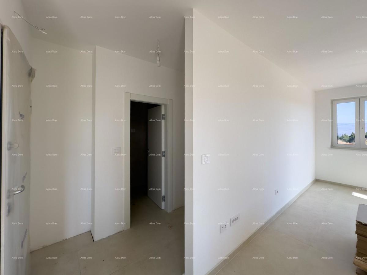 Prodajamo stanovanje z velikim vrtom v Barbanu.