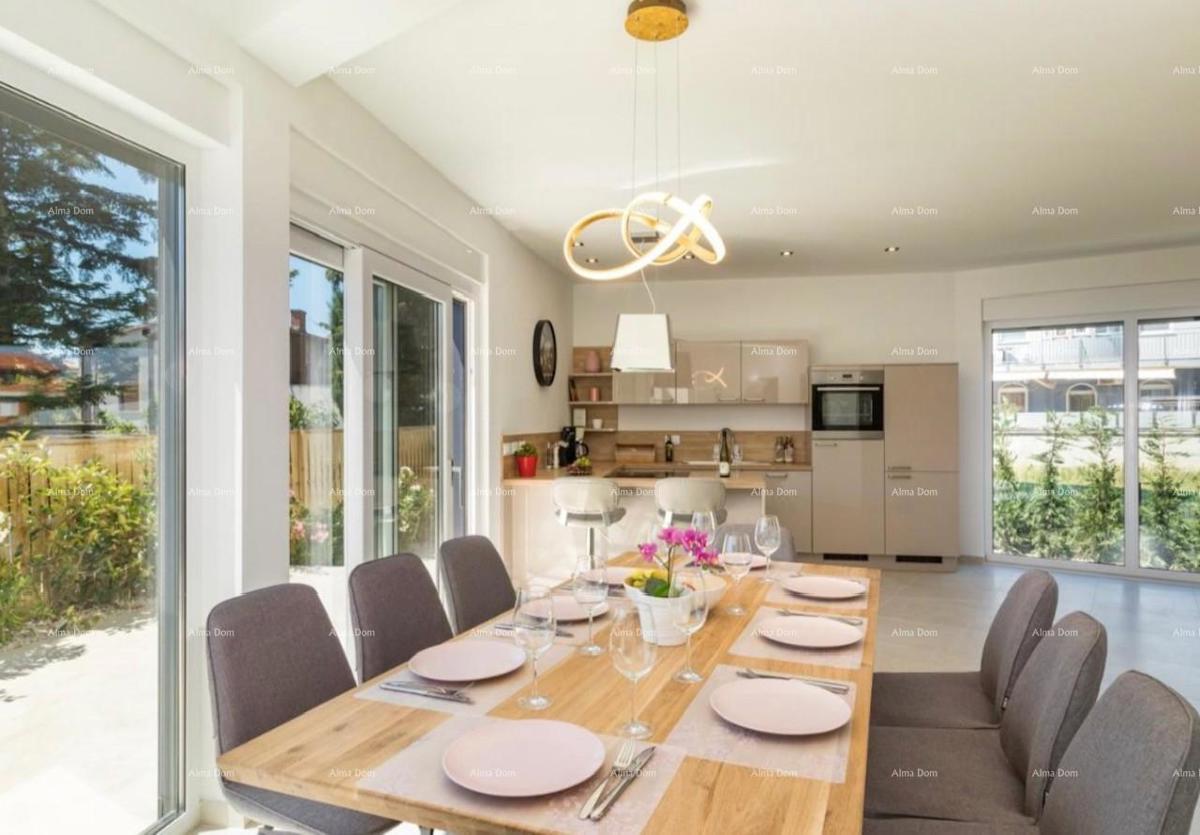 Prodaja čudovite vile s bazenom, jacuzzijem in pogledom na morje, Fažana!