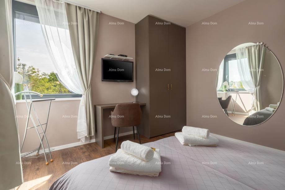 POREČ, Žbandaj – sodoben stan s strešno teraso in jacuzzijem