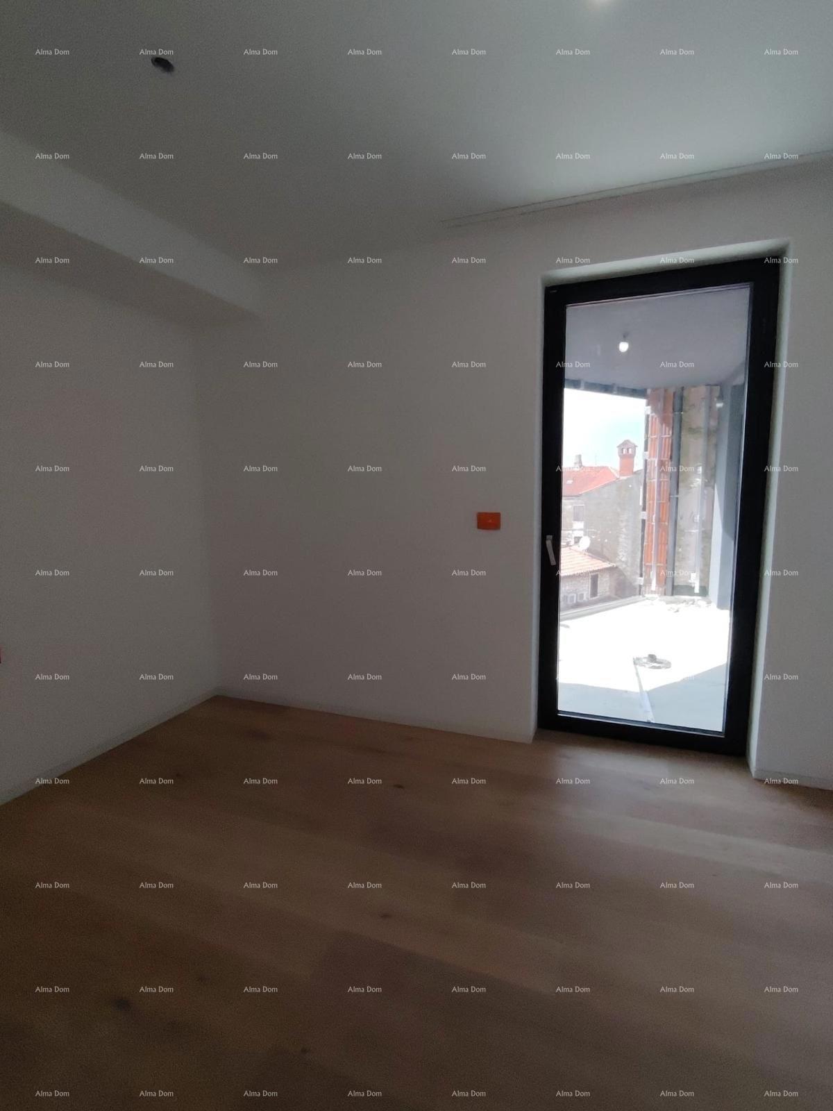 Prodaja stanov v stanovansko-poslovni stavbi s pogledom na morje, center Umaga! / S9a