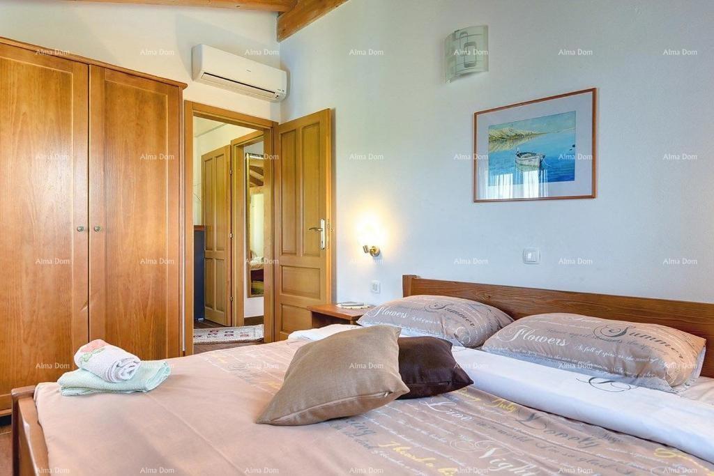 Prodaja se čudovita vila z bazenom v bližini Pazina