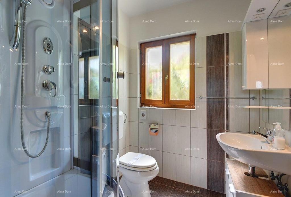 Prodaja se čudovita vila z bazenom v bližini Pazina