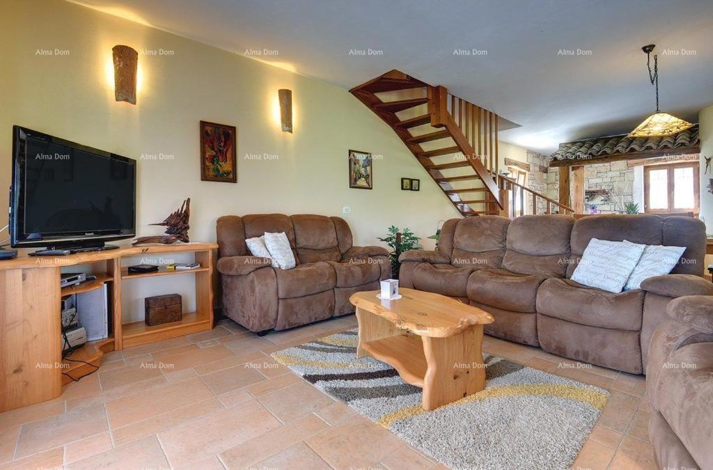 Prodaja se čudovita vila z bazenom v bližini Pazina