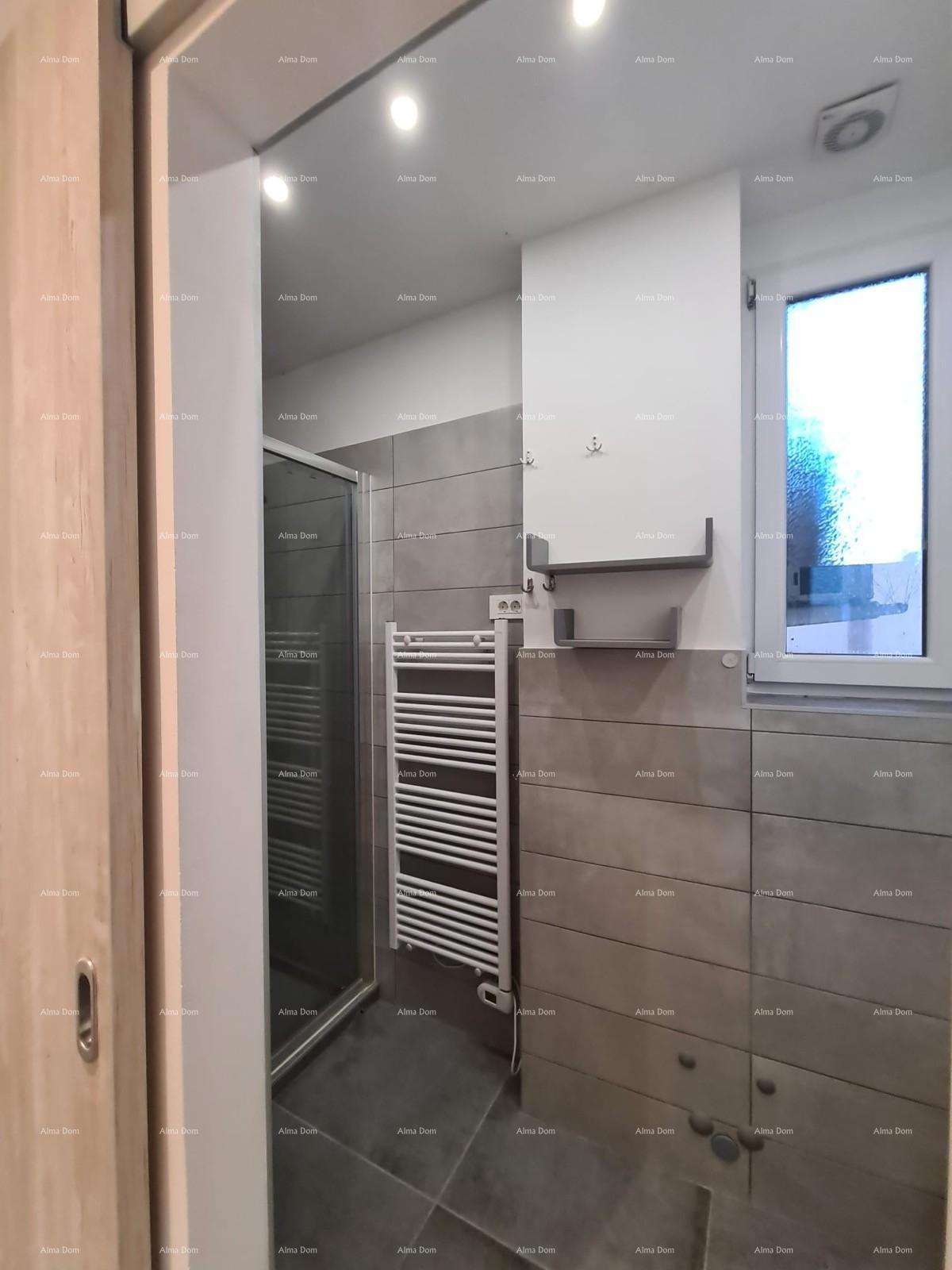 Pula – renoviran dvosobni stan v centru, 72,83 m²