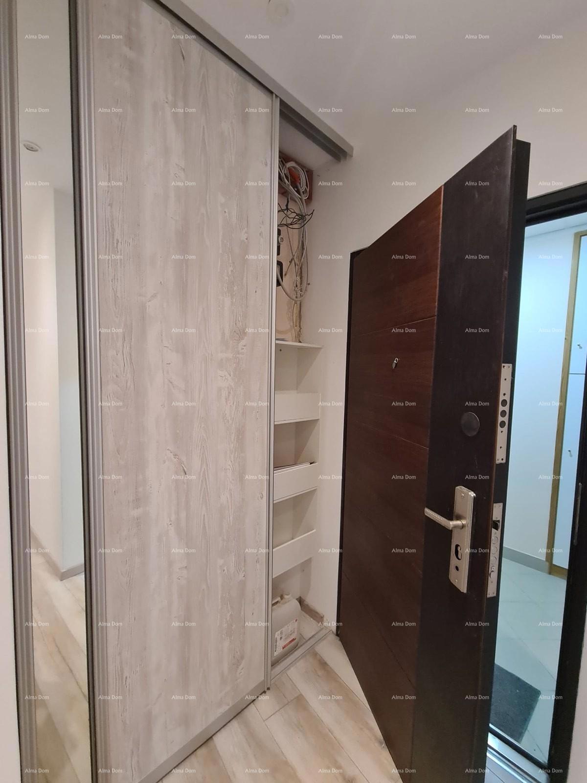 Pula – renoviran dvosobni stan v centru, 72,83 m²