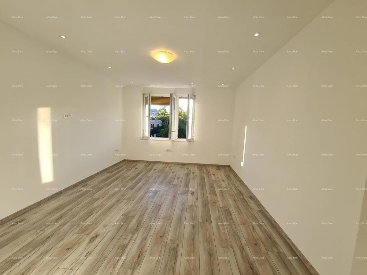 Pula – renoviran dvosobni stan v centru, 72,83 m²