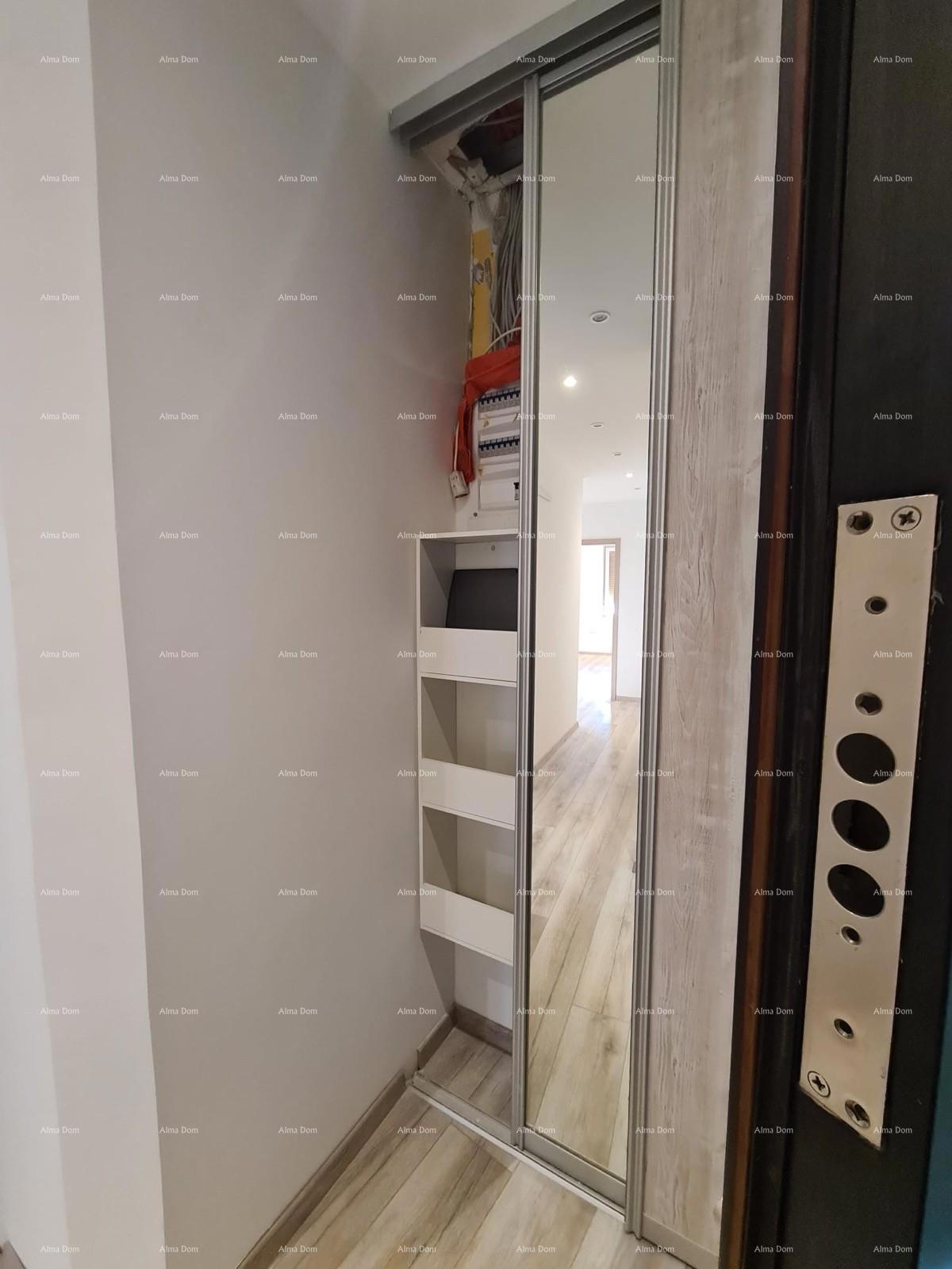 Pula – renoviran dvosobni stan v centru, 72,83 m²