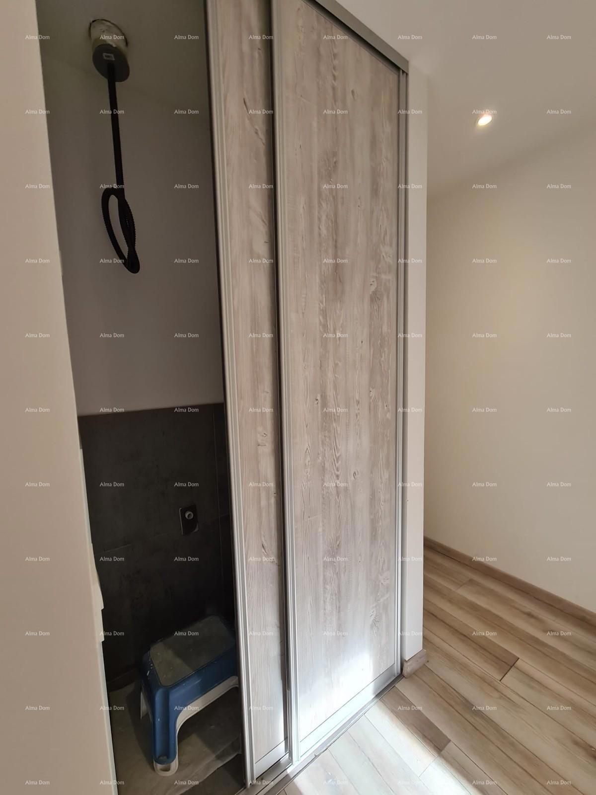 Pula – renoviran dvosobni stan v centru, 72,83 m²