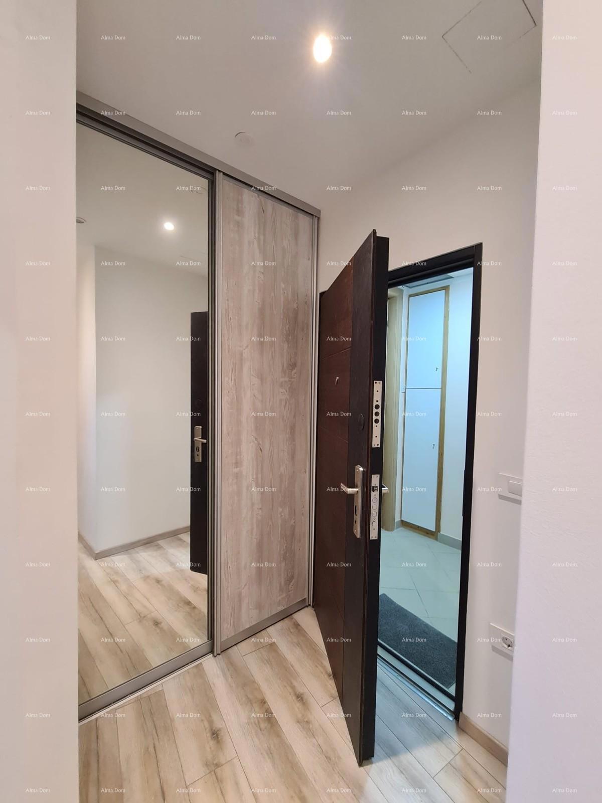 Pula – renoviran dvosobni stan v centru, 72,83 m²